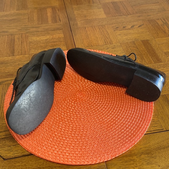 Marquire brand black patent leather oxfords in size 8 1/2 M. - Picture 4 of 5